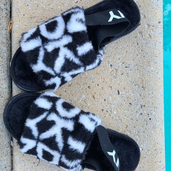 DKNY Shoes - DKNY Fuzzy Slip on Slippers (NWOT) SIZE 6